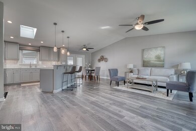 14 Horse Chestnut Ct, Essex, MD 21221 - photo 2