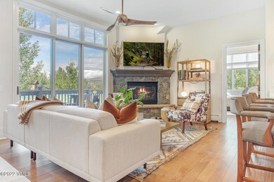 673 Sawatch Dr-002-027-Living Room-MLS_S