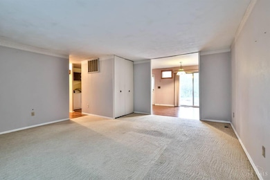 1021 Newcastle Dr, Cincinnati, OH 45231 - photo 5