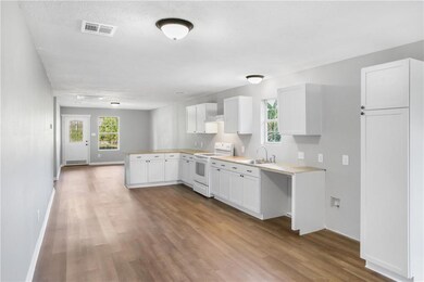 Dining/Breakfast Bar