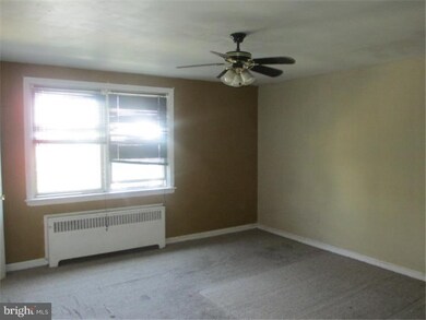 6862 Clover Ln, Upper Darby, PA 19082 - photo 5