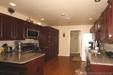 25 Fox Run Cir, Jenks, OK 74037 - photo 6