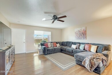 4-web-or-mls-W Long Hills Dr-004