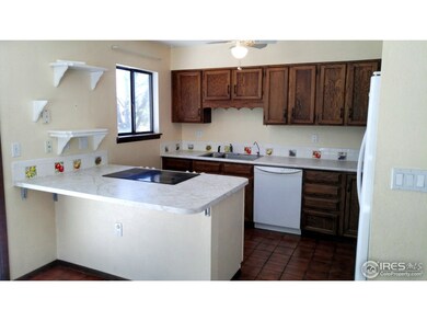 Kitchen with breakfast bar