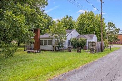 288 W Salisbury St, Denton, NC 27239 - photo 3