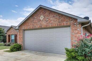 203 Baker Dr, Ennis, TX 75119 - photo 3