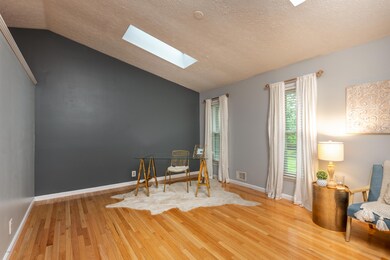 6902 Roseborough Ct, Louisville, KY 40228 - photo 5