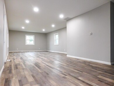 828 W Washington St, Bluffton, IN 46714 - photo 6