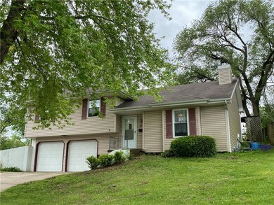 108 Timber Creek Cir, Lansing, KS 66043 - photo 2