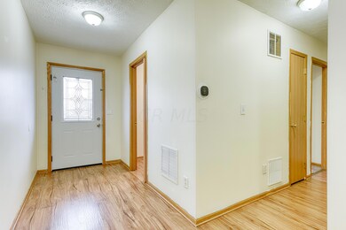 3006 Dustins Wy Columbus OH 43228 USA-00
