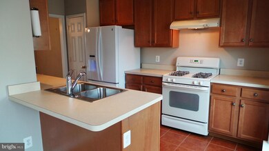 8203 Singleleaf Ln, Lorton, VA 22079 - photo 6