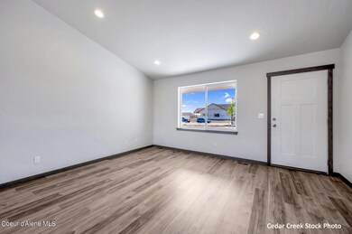 Cedar Creek 6 Living room
