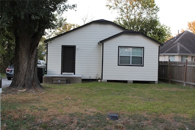 8019 Botany Ln, Houston, TX 77075 - photo 2