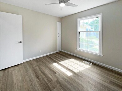 8534 Alden St, Lenexa, KS 66215 - photo 7