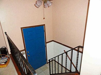 Entry/Foyer.