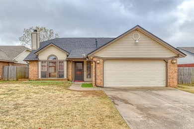 1216 NE 24th St, Moore, OK 73160 - photo 2