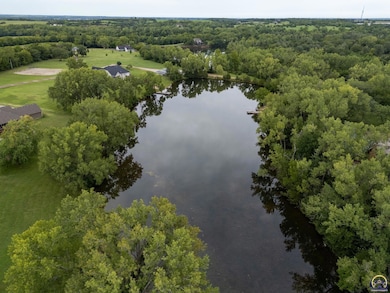 2040 SW Cottonwood Ln, Topeka, KS 66615 - photo 2