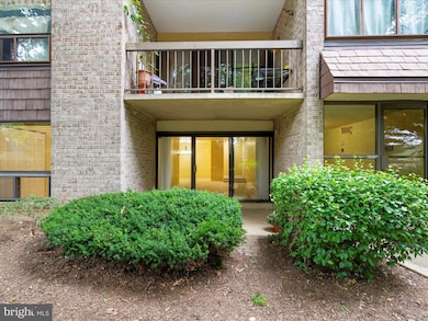 419 Christopher Ave unit T3, Gaithersburg, MD 20879 - photo 3