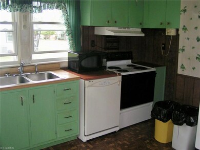 602 Playground Rd, Archdale, NC 27263 - photo 4