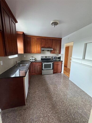 25-72 127th St, Flushing, NY 11354 - photo 4