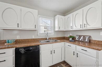 4847 S 34th West Ave, Tulsa, OK 74107 - photo 7