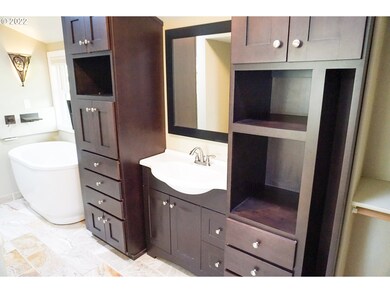 2251 Ridgeway Dr, Eugene, OR 97401 - photo 6