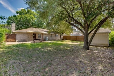 810 Phillips Dr, Ennis, TX 75119 - photo 3