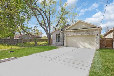 928 Dewalt St, Houston, TX 77088 - photo 2