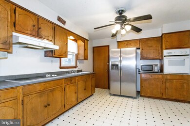 4435 Padgett Rd, White Plains, MD 20695 - photo 2