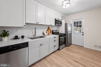 5661 Arnhem Rd, Baltimore, MD 21206 - photo 7