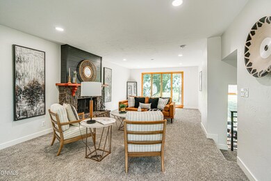 903CrescentLn_0036