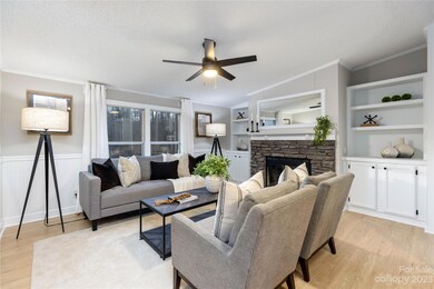 544 S Greenbriar Rd, Statesville, NC 28625 - photo 3