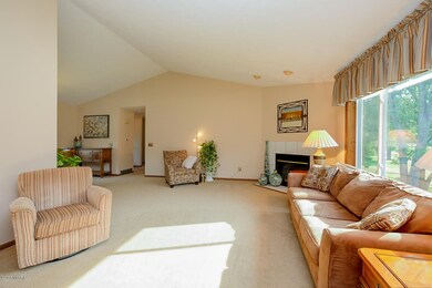 266 Fairway Ct-4