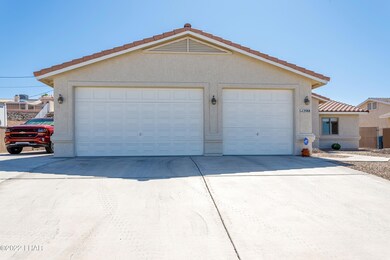3-car garage, 8' high doors...