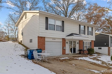 2393 Wesford Dr, Maryland Heights, MO 63043 - photo 2