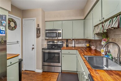 CUTE KITCHEN WITH NEW APPLIANCES, NEW COUNTER TOPS