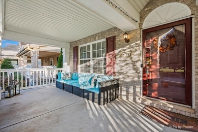 279 Garden Dr, Elgin, IL 60124 - photo 4