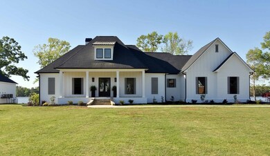 1300 River Pointe Dr, Albany, GA 31701 - photo 2