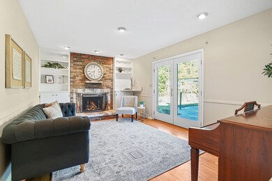 Family Room w Fireplace