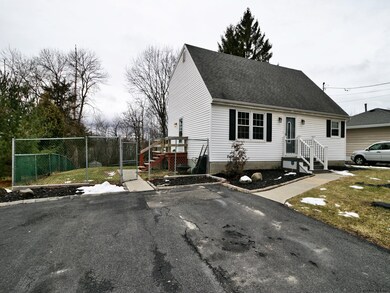 37 Acorn Ave, Rensselaer, NY 12144 - photo 2