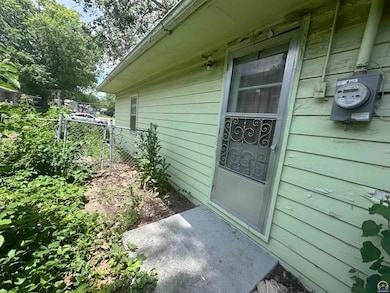 917 SW Armagh St, Topeka, KS 66611 - photo 4