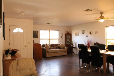 Living room/dining room
