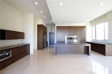 7438 Yonie Ct, Las Vegas, NV 89117 - photo 6