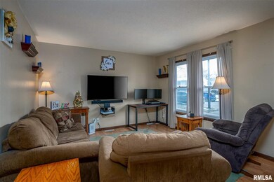 2230 W 55th St, Davenport, IA 52806 - photo 2