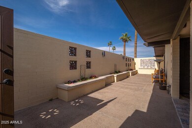 07_Courtyard_01