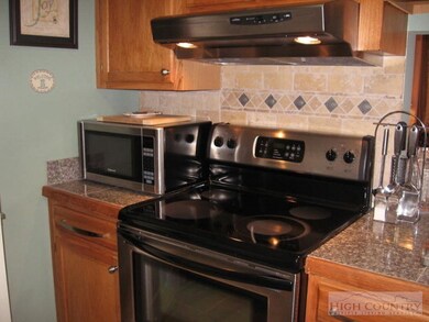 Kitchen: Kitchen has been updated with stainless s