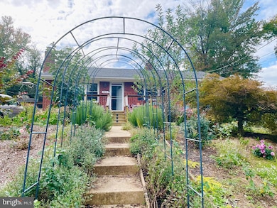 8826 Jandell Rd, Lorton, VA 22079 - photo 3