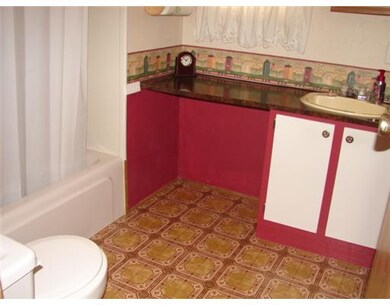 Master Bath/Spa. Public water. Lg. Bath area.