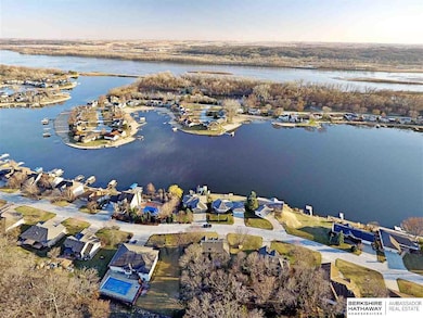 8311 Molokai Dr, Papillion, NE 68046 - photo 2