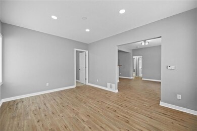 215 E 23rd St, Des Moines, IA 50317 - photo 3